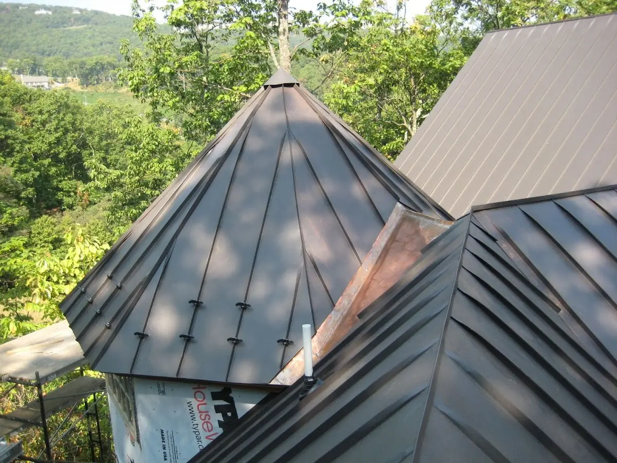 Professional Roof Tarp Installation by Craftsman Roofing in Godfrey Corner